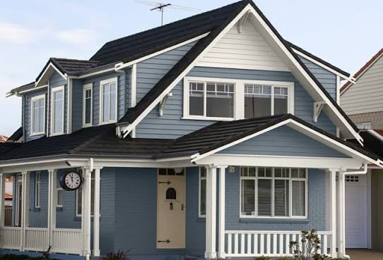 Benjamin Moore exterior home painted blue. 